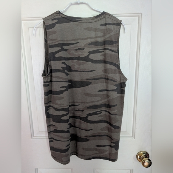 Natural Reflections Camo Green Sleevless Top Size Large (EUC) - Picture 6 of 8